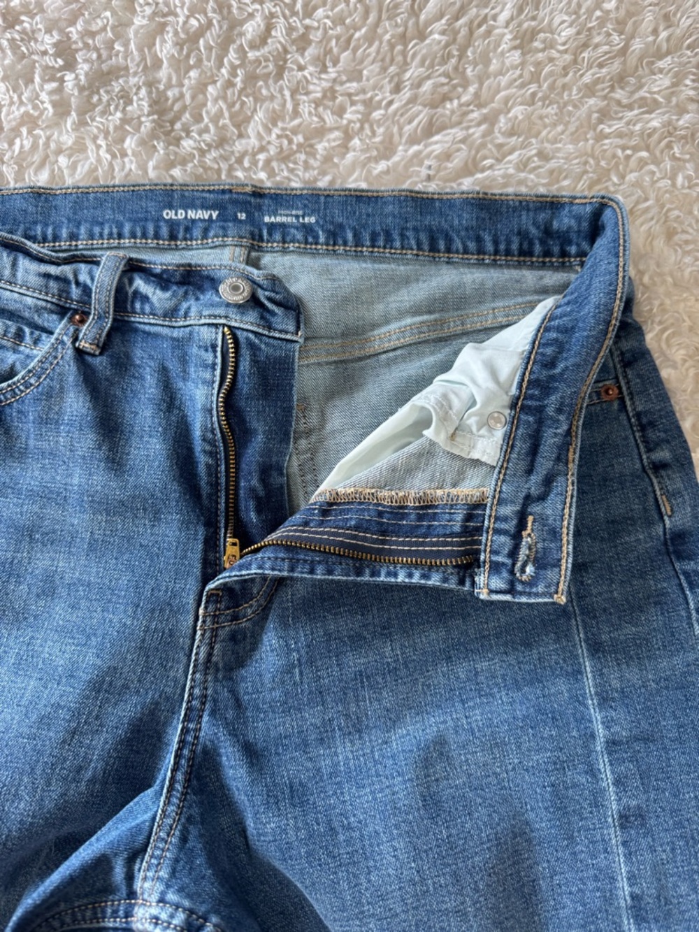 Old Navy High Rise Barrel Leg Jeans Womens Size 12 Med Wash Stretch - Picture 10 of 13